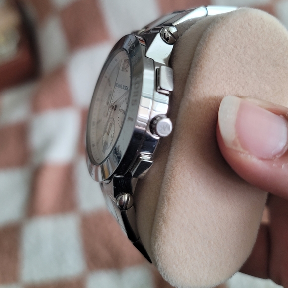 Silver Michael Kors watch - Picture 3 of 10